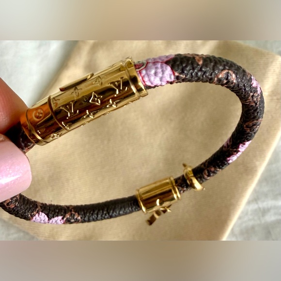 👑✅PRICE FIRM✅ Stylish Cherry Blossom Print Fashion Bracelet. Brand New! - Picture 11 of 17